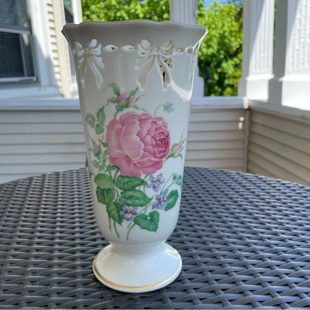 Lenox “Victorian Rose” Porcelain Floral Pierced Bow 24K Gold Trim 8.5